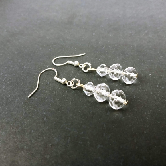 Simple tiered clear faceted glass dangle earrings - Picture 2 of 3
